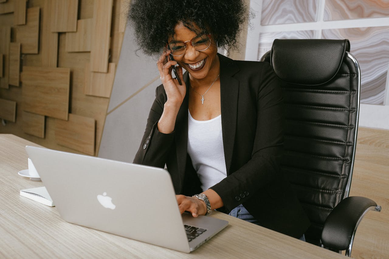 Abrams-Realty-communication-phone-call